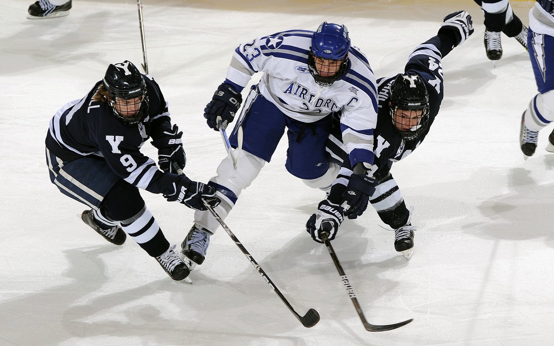 旧梦重温!哥伦比亚血洗伊朗,日本新星久保建英却抢了头条?